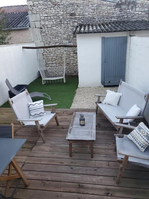 Maison Avec Exterieur A 5 Min Du Futuroscope *